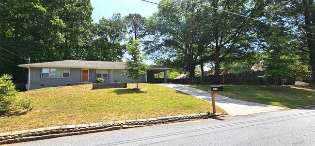 Building Photo - 1310 Poplarcrest Cir SE