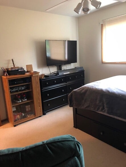 #1 - 5202 Schofield St