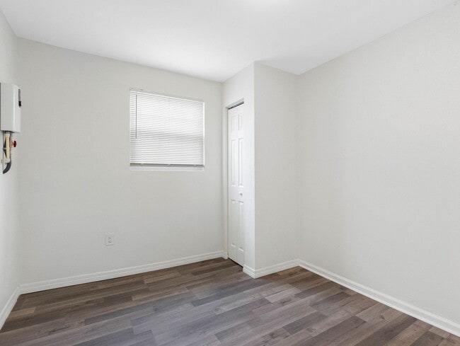 Building Photo - Affordable 3/1.5 West Tampa Home