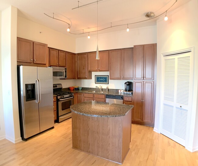Beautiful cherry wood cabinetry, granite countertops & stainless steel appliances. - 500 E Grant St