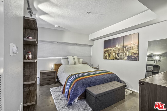 Building Photo - 7320 Hawthorn Ave