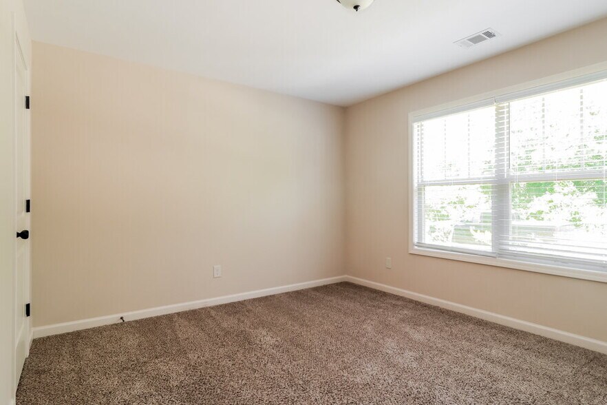 Building Photo - 100 Comet Ct