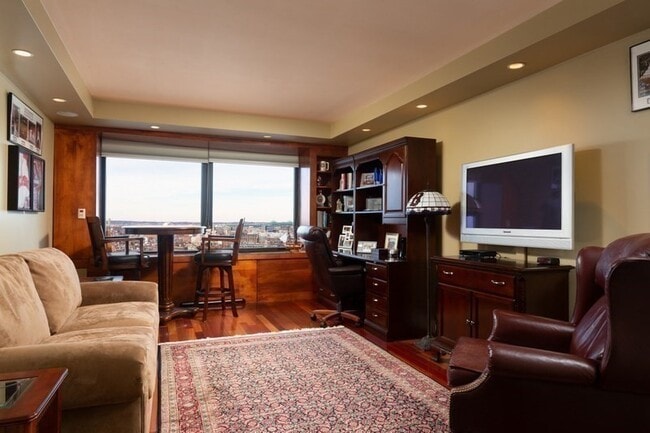 Building Photo - 65 E India Row