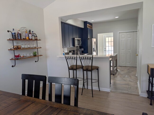 Building Photo - 4717 Farm Lake Dr