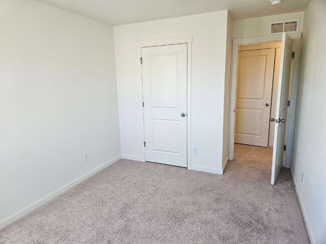 Building Photo - 3 bed 3 bath home in Bennett.