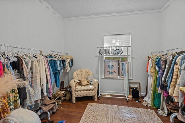 Building Photo - 114 Cedar St