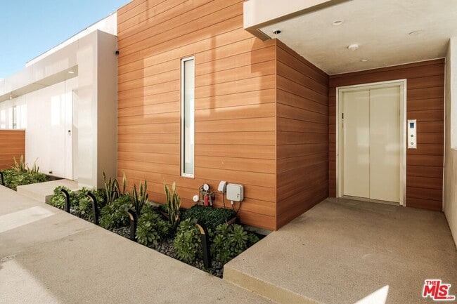 Building Photo - 18225 Coastline Dr