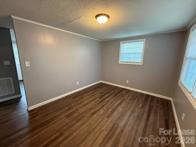 Building Photo - 1456 17th Ave NE