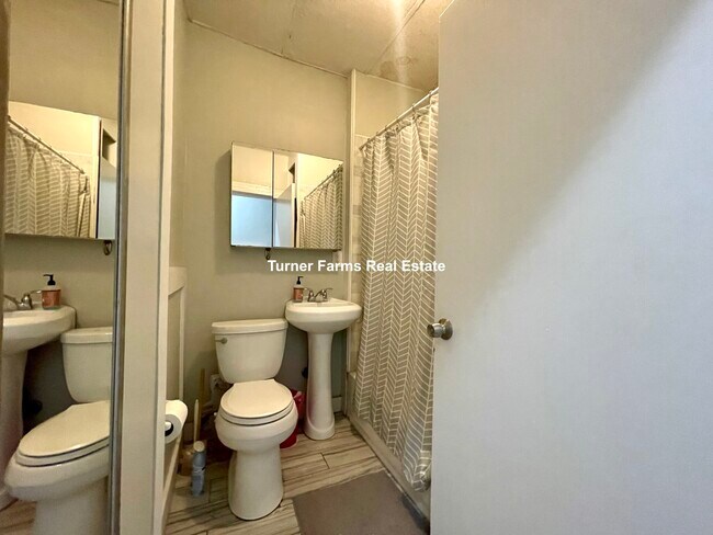 Building Photo - 220 Prospect St