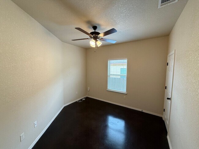 Building Photo - Modern Duplex in Prime Location