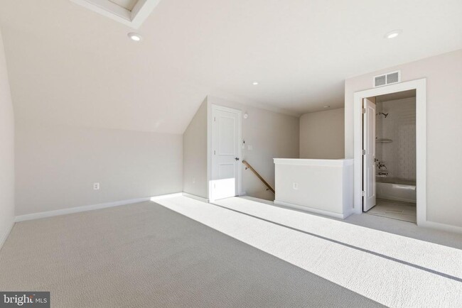 Building Photo - 1011 Venifena Terrace SE