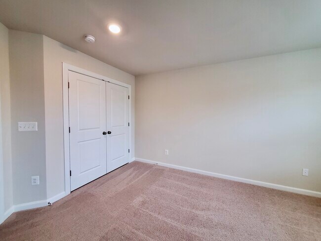 Building Photo - 5660 Lanteen St
