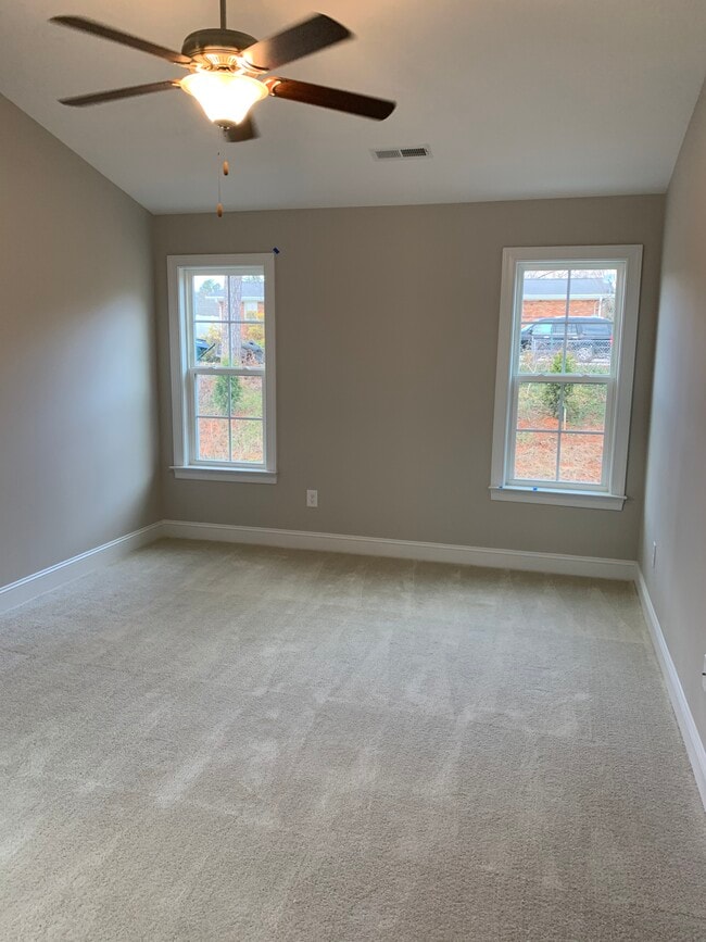 Building Photo - 820 Silver Leaf Dr