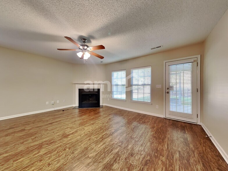 Building Photo - 5146 Torrey Ln