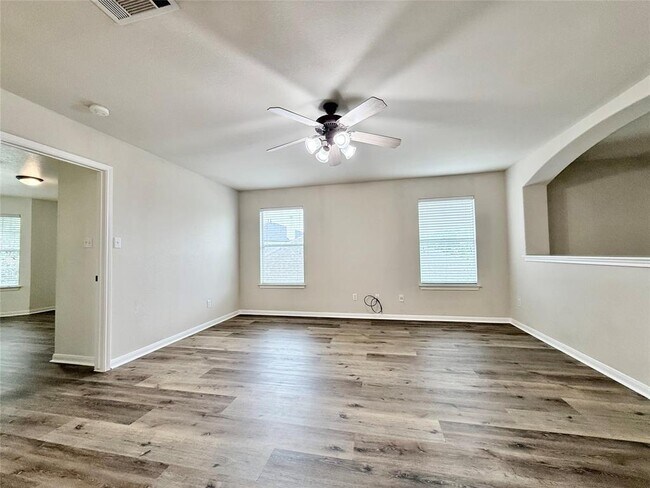 Building Photo - 4025 Meadow Bluff Way