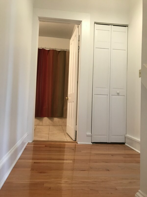 Building Photo - 156 Circular St