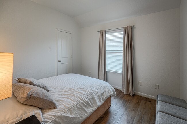 Building Photo - 174 Black Swan Pl