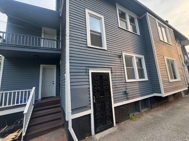 Building Photo - 395 E 149th St