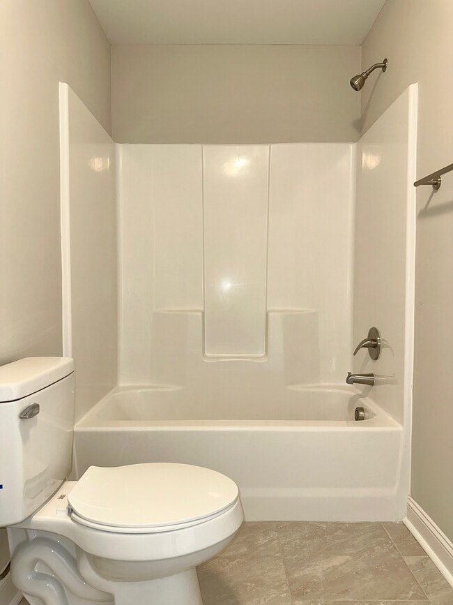 Building Photo - 459 3rd Loop Rd