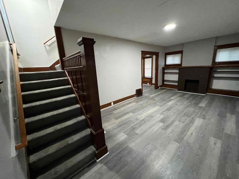 Building Photo - 1027 Delia Ave