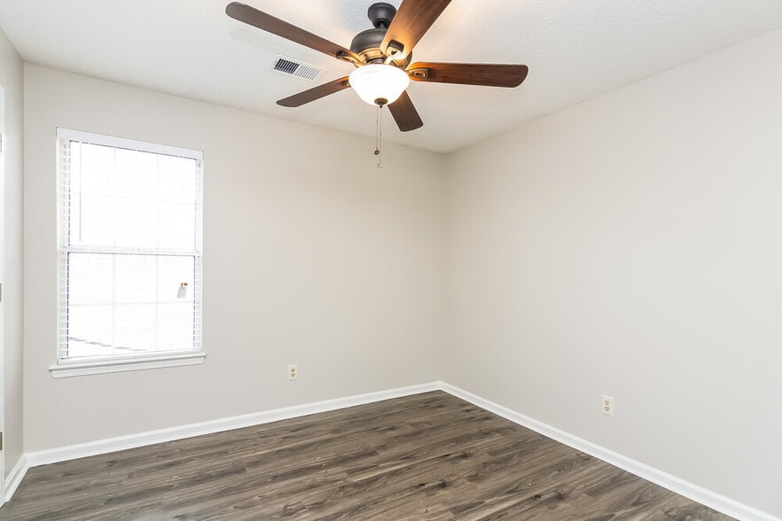 Building Photo - 1886 Towson Ln