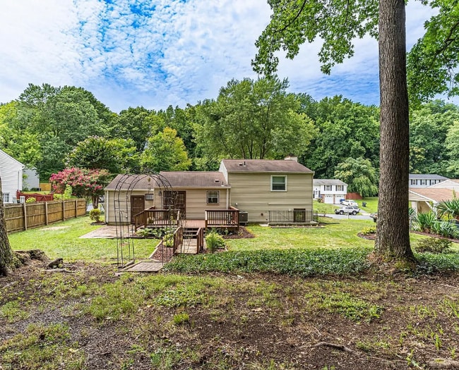 Building Photo - 2126 Briarwood Dr