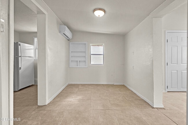 Building Photo - 209 N Seville Dr