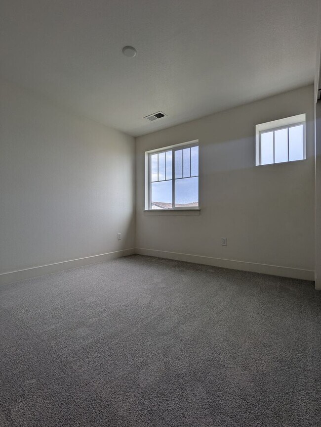 Building Photo - BRAND NEW HOME FOR RENT IN TIMNATH TRAILSI...