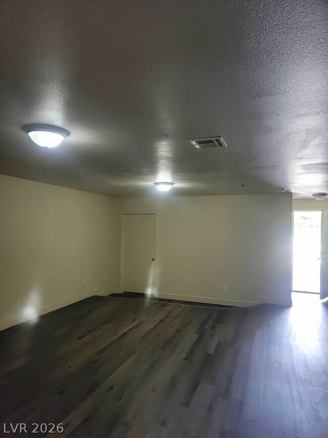 Building Photo - 3412 Townhouse Dr