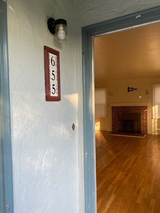 Building Photo - 655 E Fountain Way