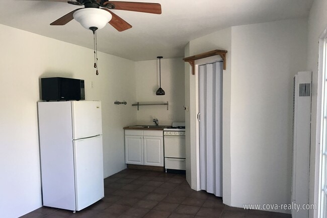 Building Photo - 724 W Roderick Ave