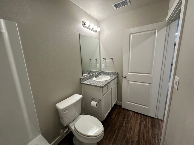 Building Photo - 405 E 21st St