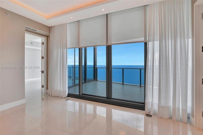 Building Photo - 15701 Collins Ave