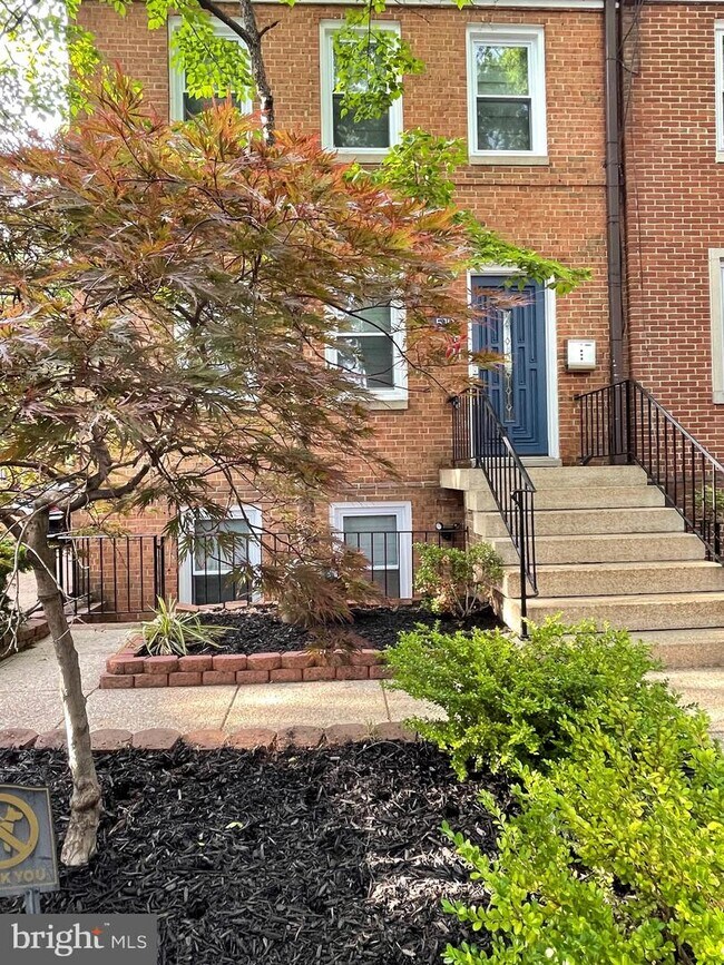 Building Photo - 519 G St SW