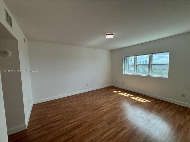 Building Photo - 15051 Royal Oaks Ln