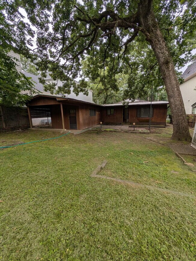 Building Photo - 6204 Brentwood Rd