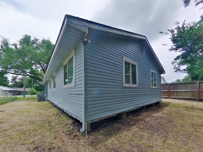 Building Photo - 4501 Clover St