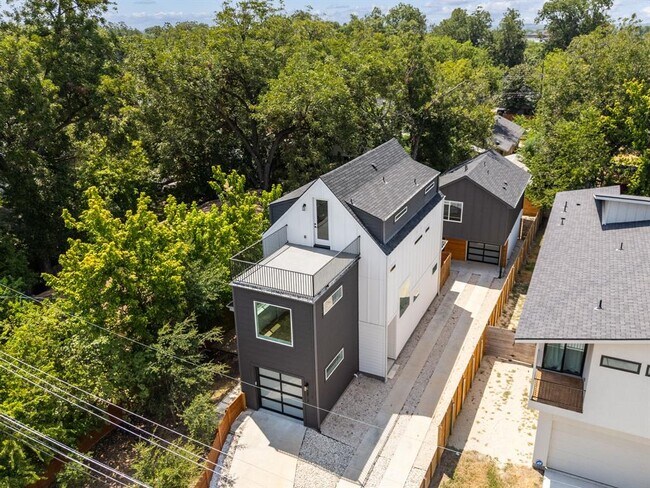 Building Photo - 2813 Prado St