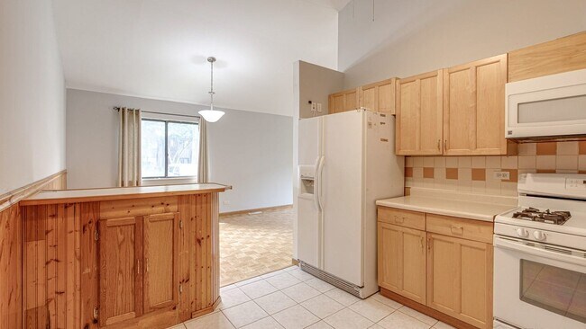 Building Photo - 567 Forum Dr