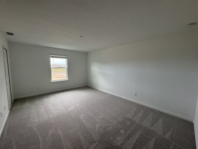 Building Photo - Brand New!! Mill Creek Townhome