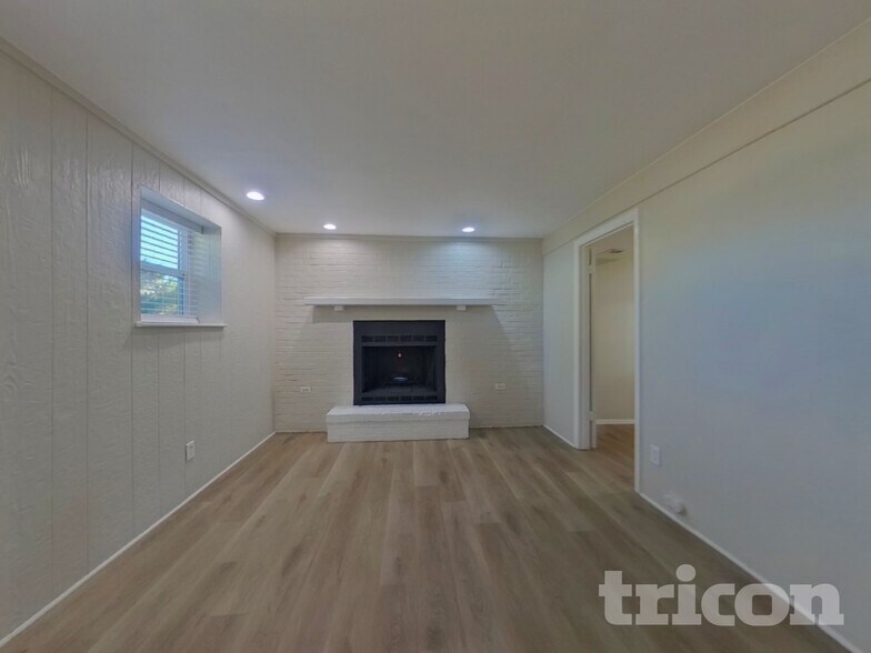 Building Photo - 10025 Alcott St