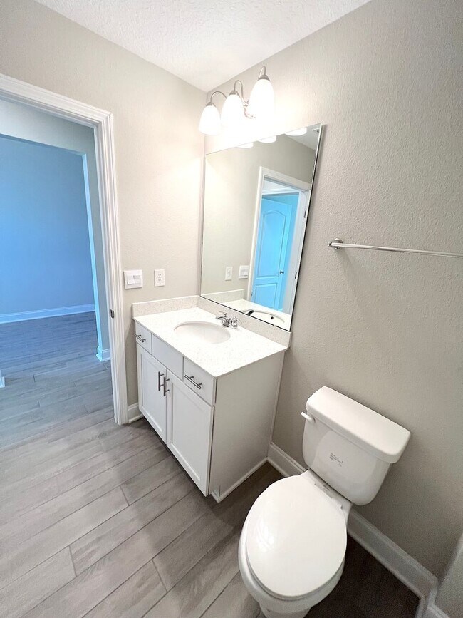 Building Photo - GORGEOUS 5 Bed 4 Bath 3 Car Garage HOME w COMMUNITY POOL for RENT!