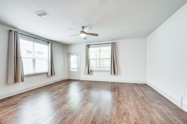 Building Photo - Beautiful 3BE/2.5BA by Invent Communities/...
