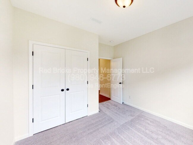 Building Photo - 17712 Summers Walk Blvd