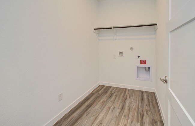 Building Photo - 10011 Angelina Wds Ln