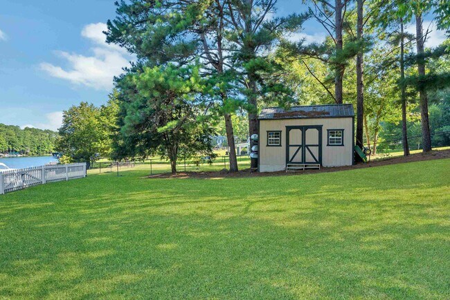 Building Photo - 219 E River Bend Dr