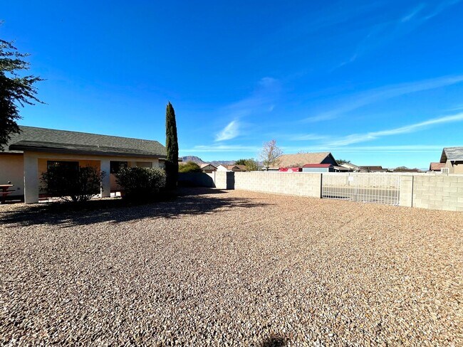 Building Photo - 3 Bedroom Home in Great Neighborhood!