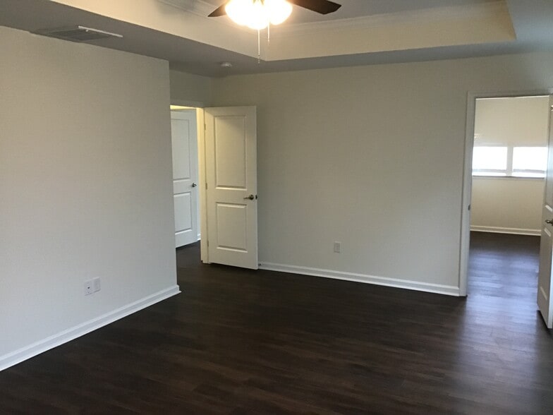 Building Photo - 233 Sandusky Ln