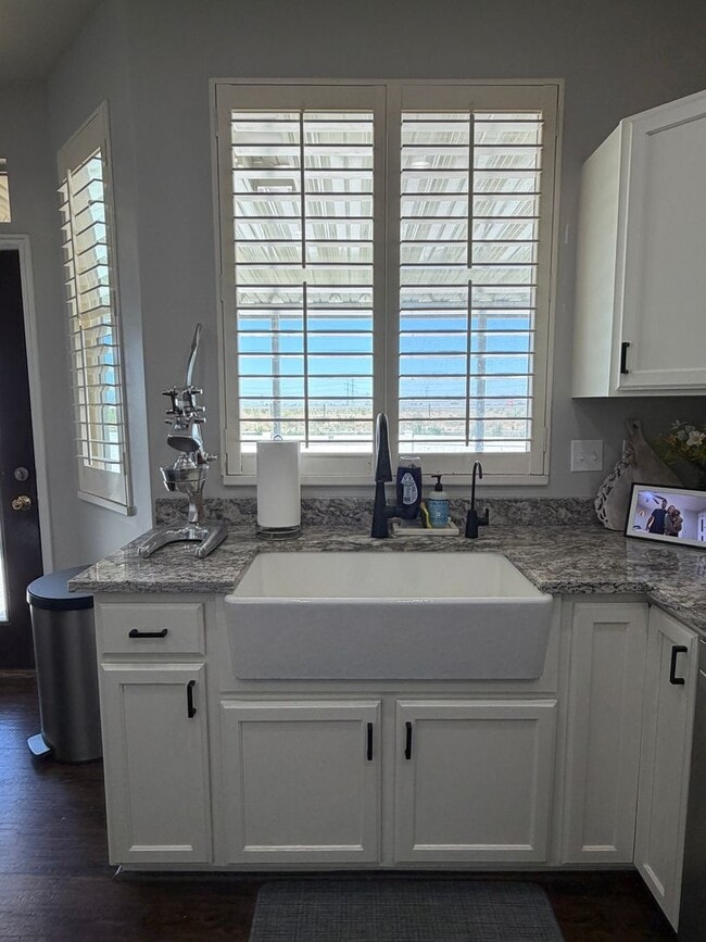 Building Photo - GET $1000 OFF THE FIRST MONTHS RENT!!!