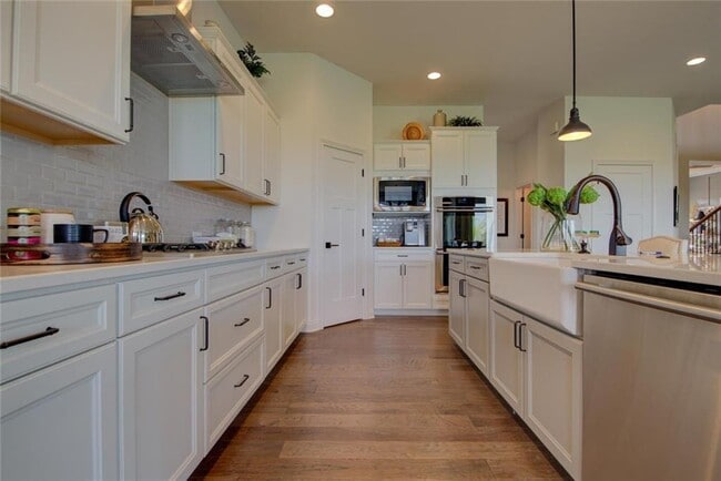 Building Photo - 3328 Pace Dr